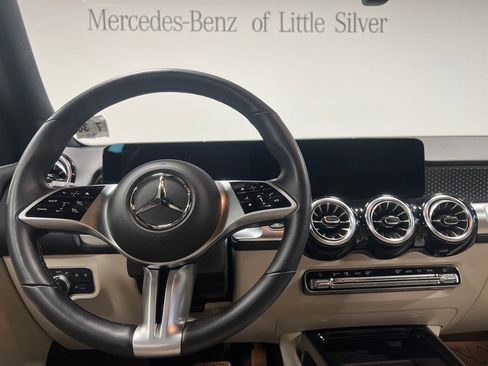 Used 2025 Mercedes-Benz GLB 250 4MATIC image 31