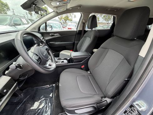 Used 2025 Kia Sportage LX FWD image 27