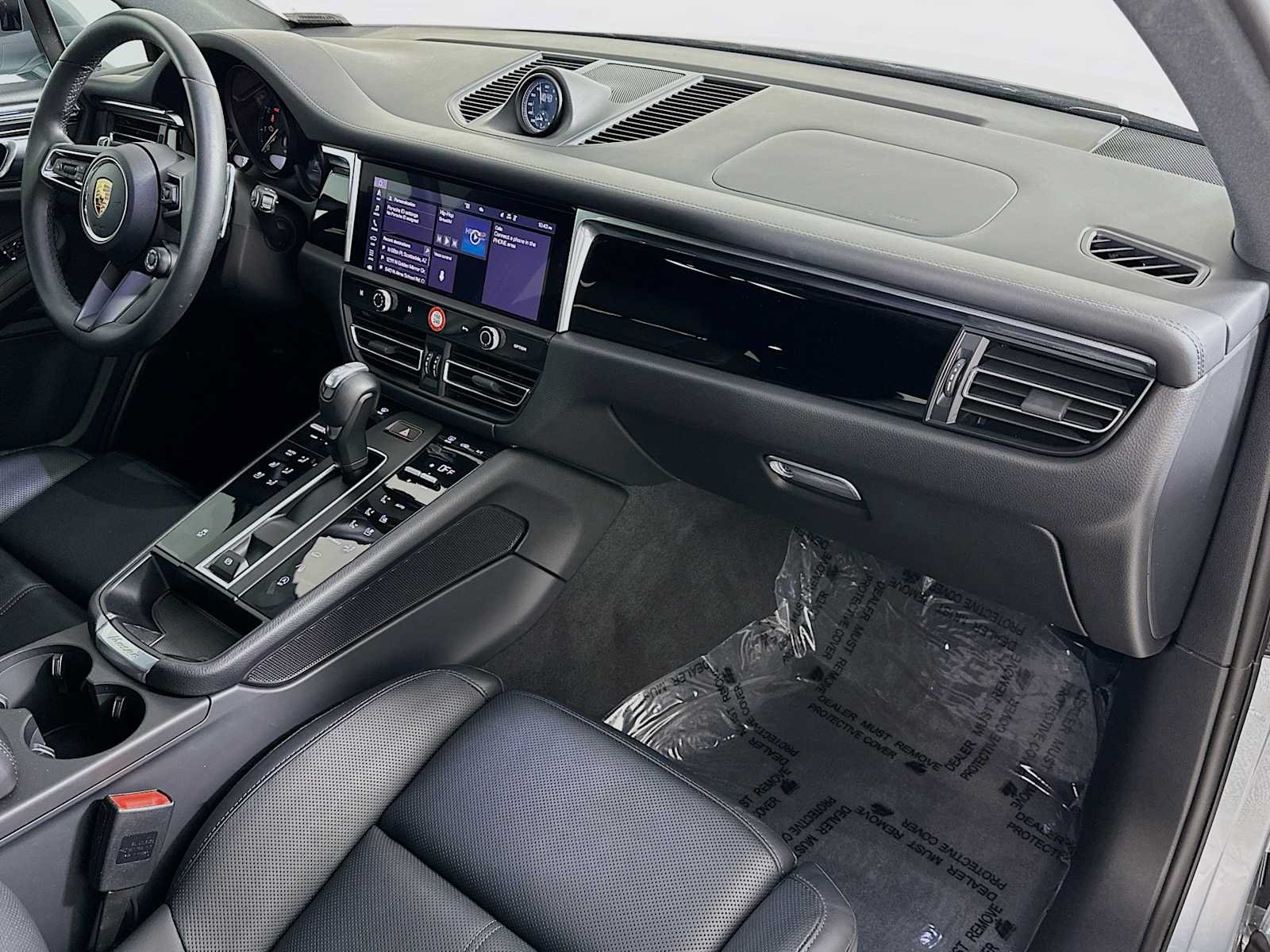 Certified 2026 Porsche Macan AWD/4WD image 30