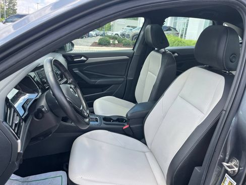 Used 2019 Volkswagen Jetta R-Line w/ R-Line Cold Weather Package FWD image 28