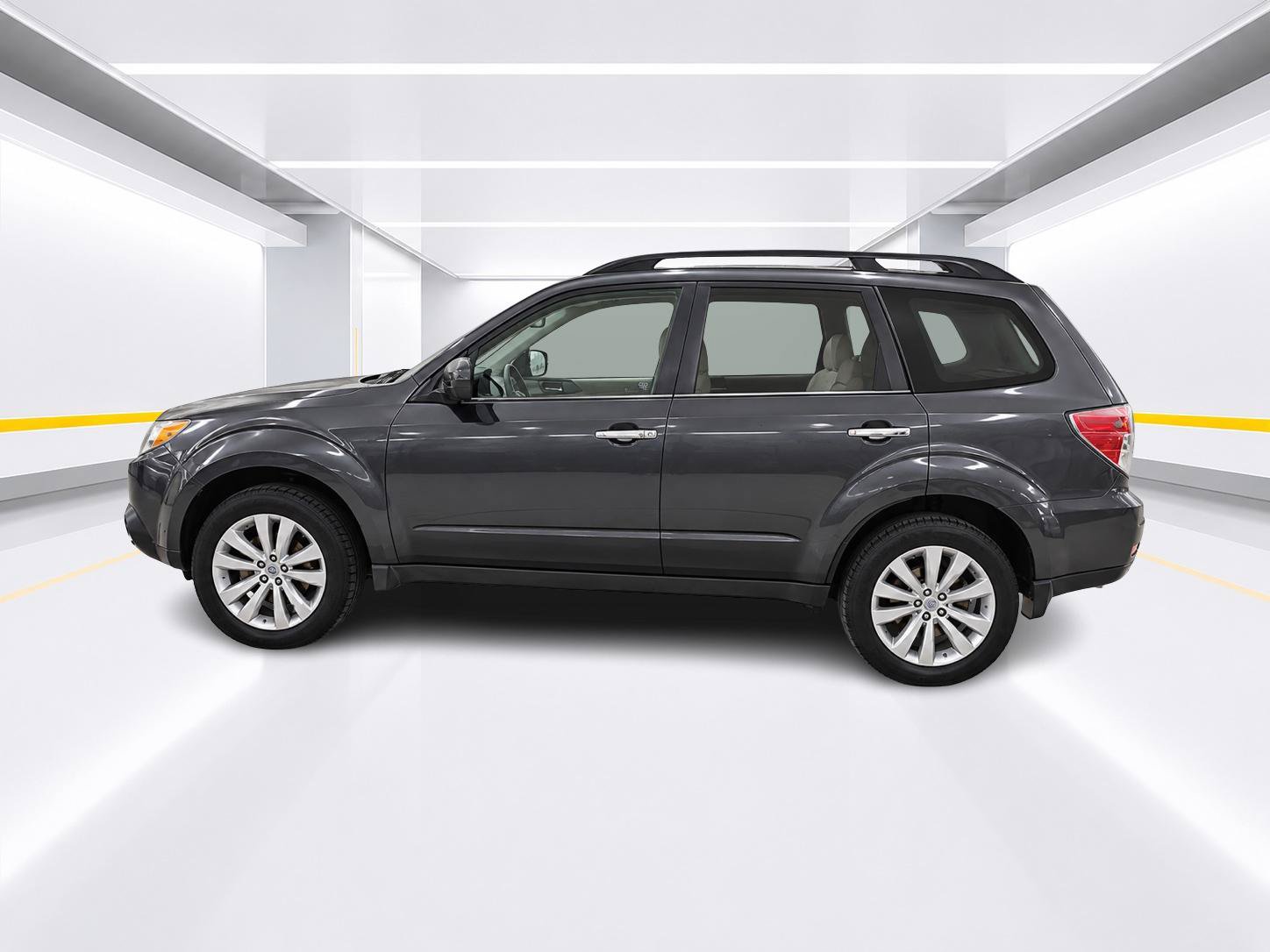 Used 2013 Subaru Forester 2.5X Premium AWD/4WD image 2