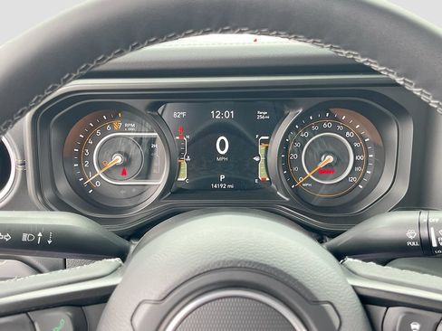 Used 2025 Jeep Gladiator Sport w/ Premium Package AWD/4WD image 12