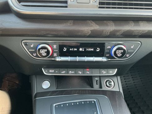 Used 2020 Audi Q5 e Prestige image 21