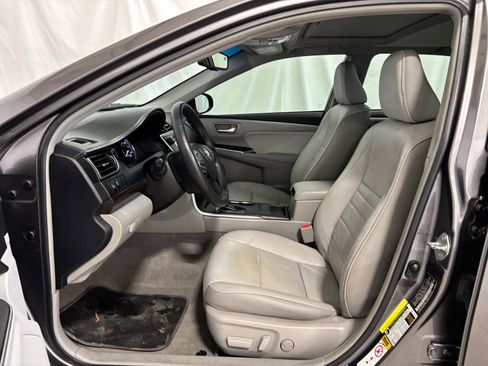 Used 2016 Toyota Camry image 12