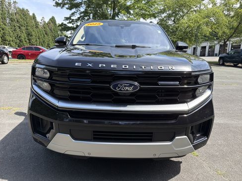 Used 2025 Ford Expedition Max Platinum AWD/4WD image 2