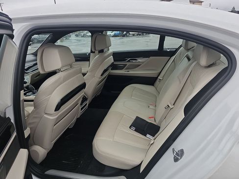 Used 2017 BMW 750i image 13