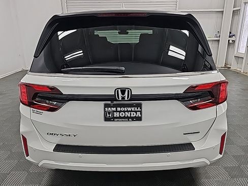 New 2026 Honda Odyssey Touring image 7