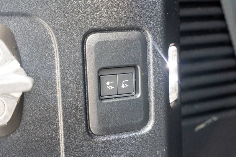 Used 2023 Land Rover Defender 130 SE AWD/4WD image 56