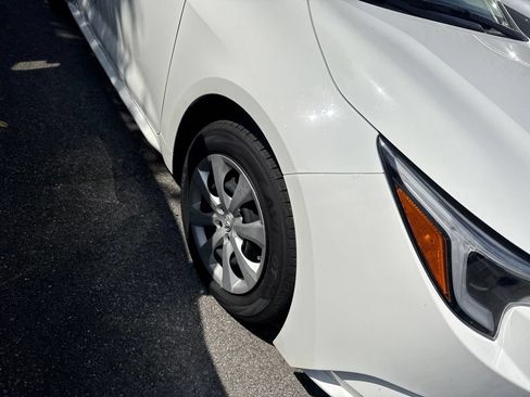 Used 2024 Toyota Corolla LE FWD image 4