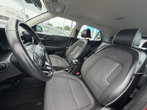 Used 2024 Hyundai Venue Limited FWD image 13