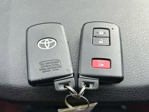 Used 2020 Toyota Tacoma TRD Off-Road w/ Technology Package image 15