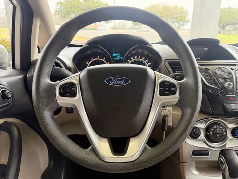 Used 2018 Ford Fiesta SE image 10