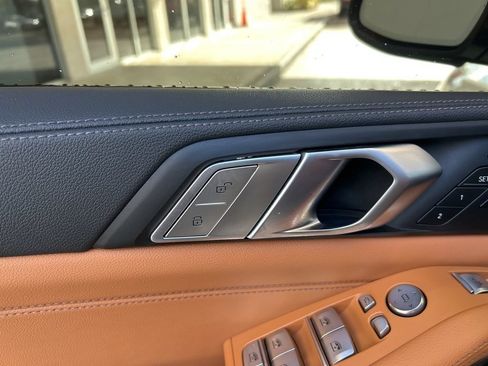 Used 2022 BMW X7 xDrive40i w/ M Sport Package AWD/4WD image 59