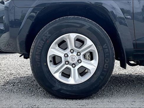 Used 2024 Toyota 4Runner SR5 AWD/4WD image 10
