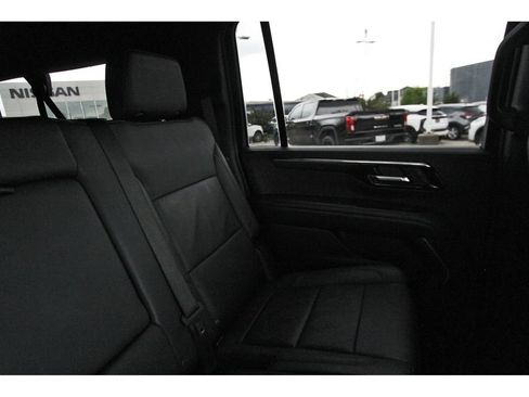 Used 2025 Chevrolet Suburban LT AWD/4WD image 12