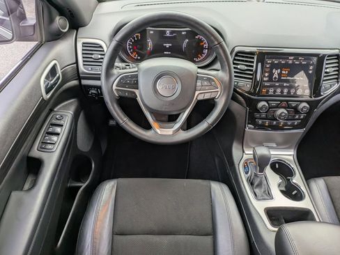 Used 2021 Jeep Grand Cherokee Laredo X image 17