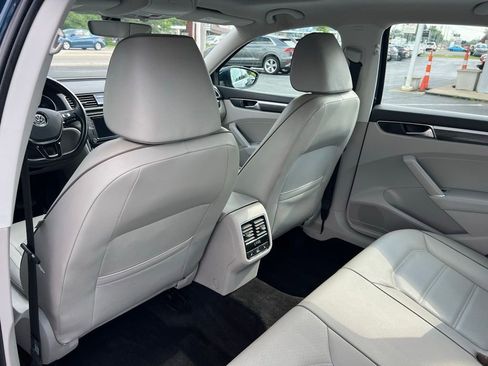 Used 2018 Volkswagen Passat 2.0T SE FWD image 16