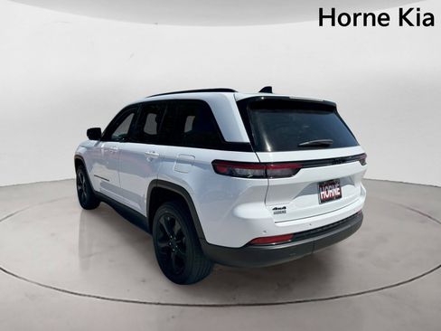 Used 2022 Jeep Grand Cherokee Altitude AWD/4WD image 5