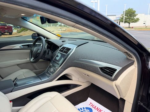 Used 2020 Lincoln MKZ FWD image 12