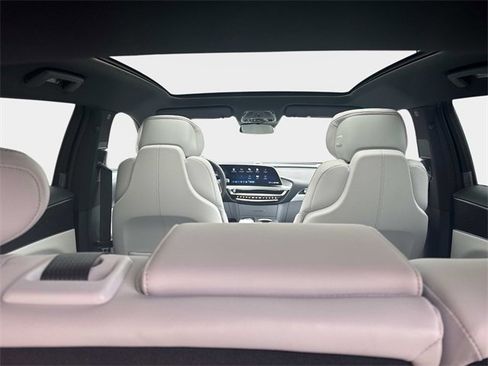 New 2025 Cadillac Lyriq Luxury image 7