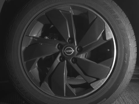 Used 2025 Nissan Rogue SV image 12