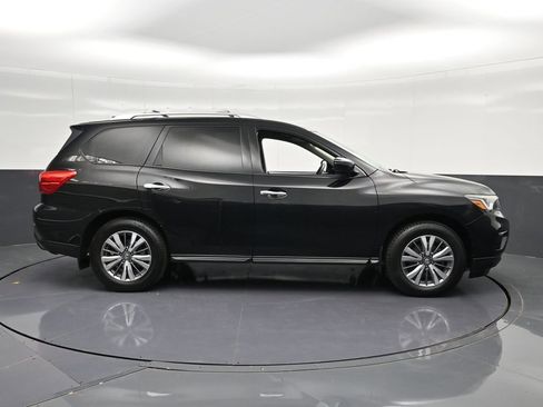 Used 2019 Nissan Pathfinder S FWD image 4