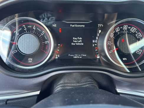 Used 2019 Dodge Challenger SXT image 7