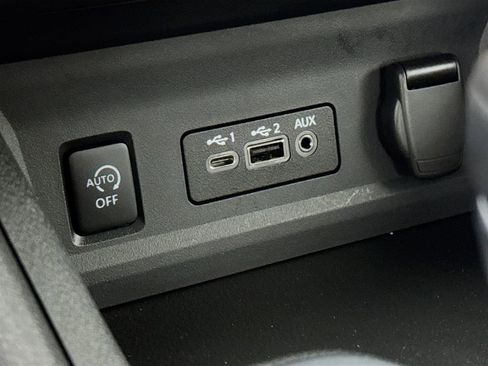 Used 2025 Nissan Sentra SV FWD image 19