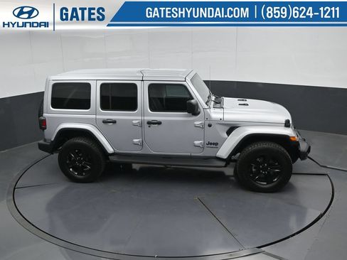 Used 2022 Jeep Wrangler Unlimited Sahara AWD/4WD image 46