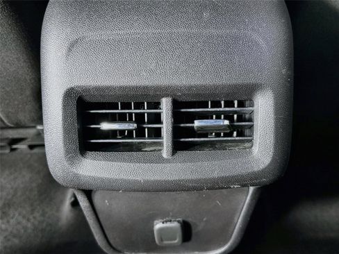 Used 2018 Chevrolet Equinox LT FWD image 24