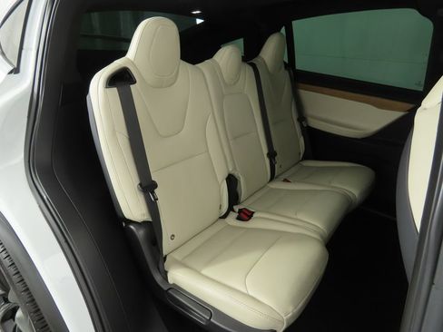 Used 2020 Tesla Model X Long Range image 22