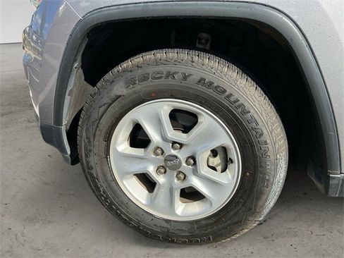 Used 2016 Jeep Grand Cherokee Laredo w/ Quick Order Package 23E image 14