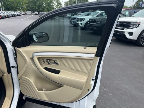 Used 2019 Ford Taurus SE FWD image 31