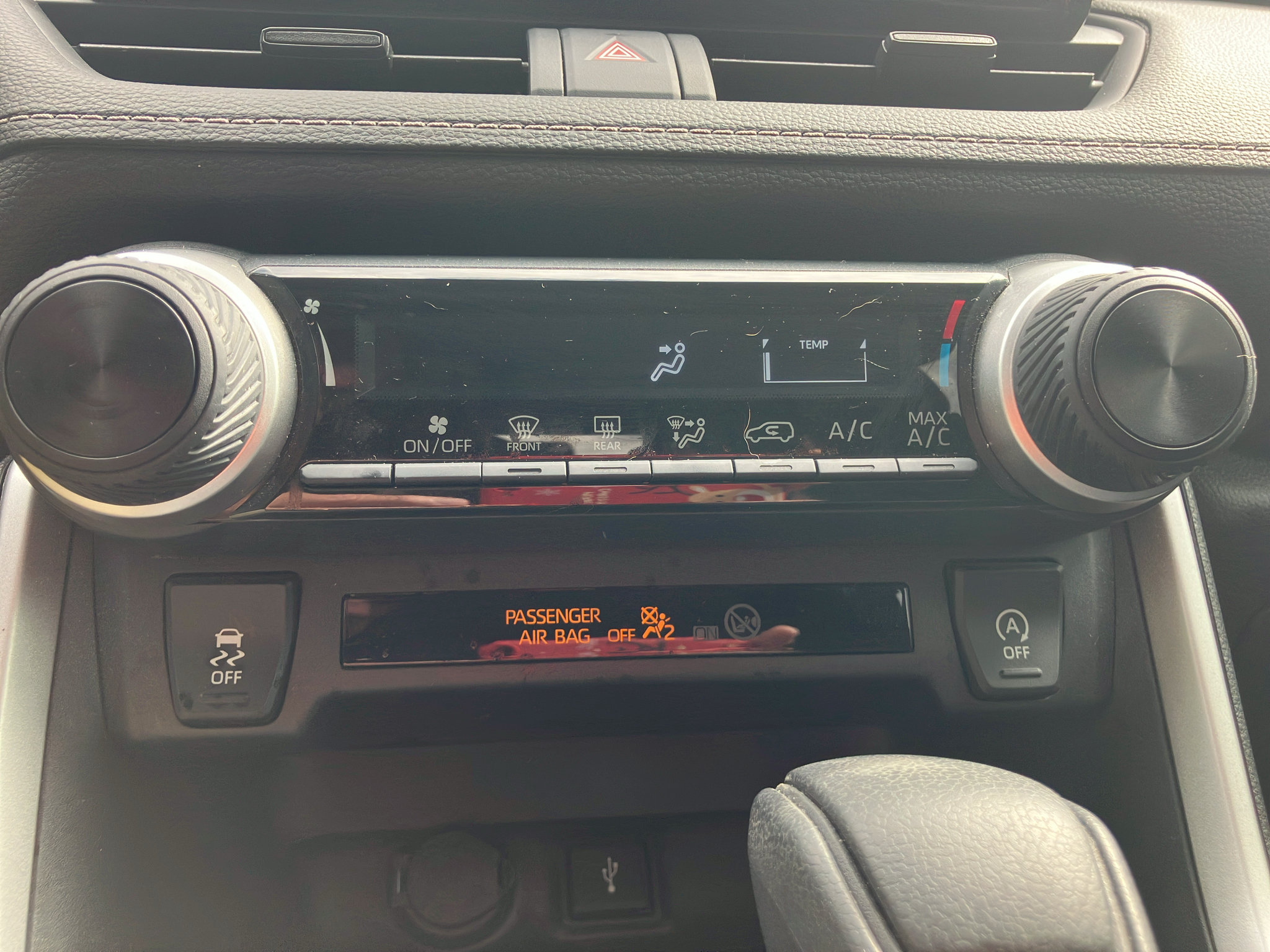 Used 2021 Toyota RAV4 LE AWD/4WD image 18