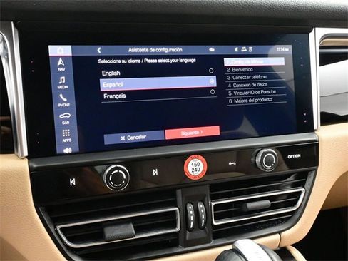 Used 2024 Porsche Macan image 10