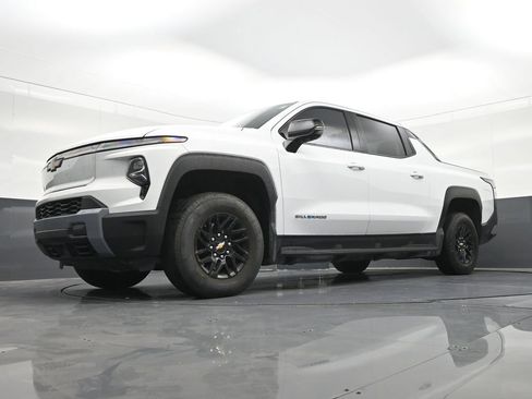 Used 2025 Chevrolet Silverado EV LT AWD/4WD image 24