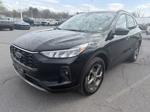 Certified 2025 Ford Escape ST-Line Select AWD/4WD image 8