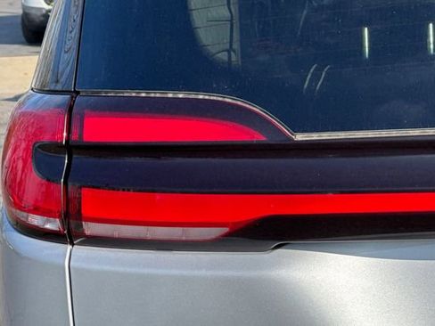 Used 2024 Chrysler Pacifica Touring-L image 49