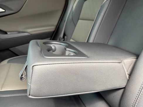 Used 2025 Chevrolet Equinox LT w/ Convenience Package II FWD image 25