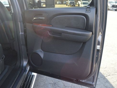Used 2011 GMC Sierra 3500 SLT w/ SLT Convenience Package AWD/4WD image 23