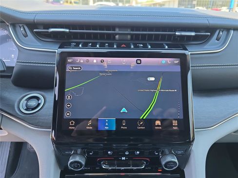 Used 2022 Jeep Grand Cherokee Overland w/ Luxury Tech Group IV image 27