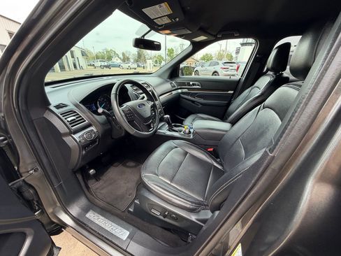 Used 2019 Ford Explorer Limited w/ Class III Trailer Tow Package image 4