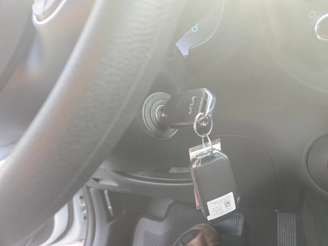 Used 2025 Kia Soul LX FWD image 17