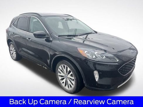 Certified 2022 Ford Escape Titanium w/ Class II Trailer Tow Package image 9