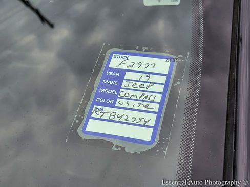 Used 2019 Jeep Compass Limited AWD/4WD image 35