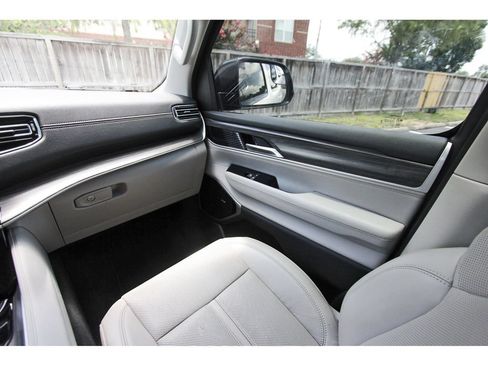 Used 2023 Jeep Wagoneer L Series III w/ Premium Group I AWD/4WD image 11