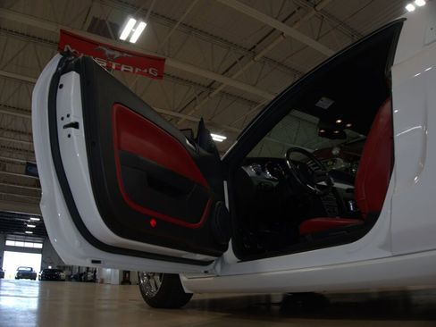 Used 2008 Ford Mustang GT Premium image 31