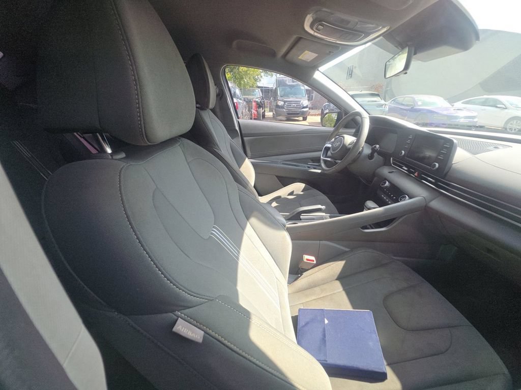 Used 2025 Hyundai Elantra Sport FWD image 8