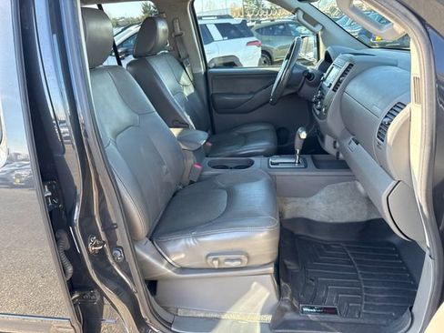 Used 2014 Nissan Frontier SL w/ SL Moonroof Package image 9