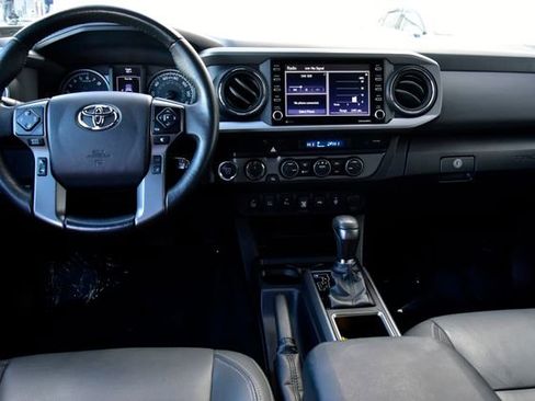 Used 2022 Toyota Tacoma TRD Sport image 17